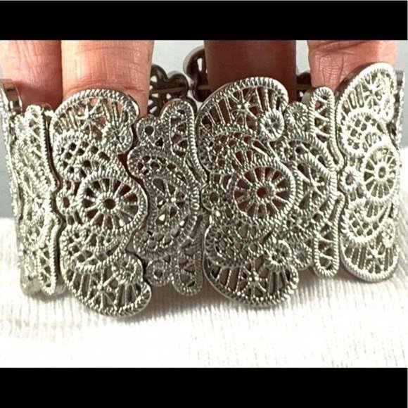 Silver Elastic Statement Bracelet Jewelry - Picture 3 of 3